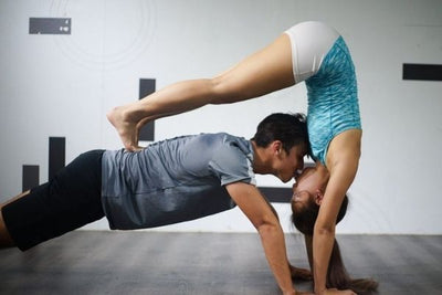 How to Date a Yoga Girl