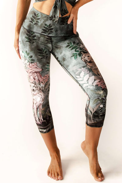 La Loba Printed Yoga Crops front