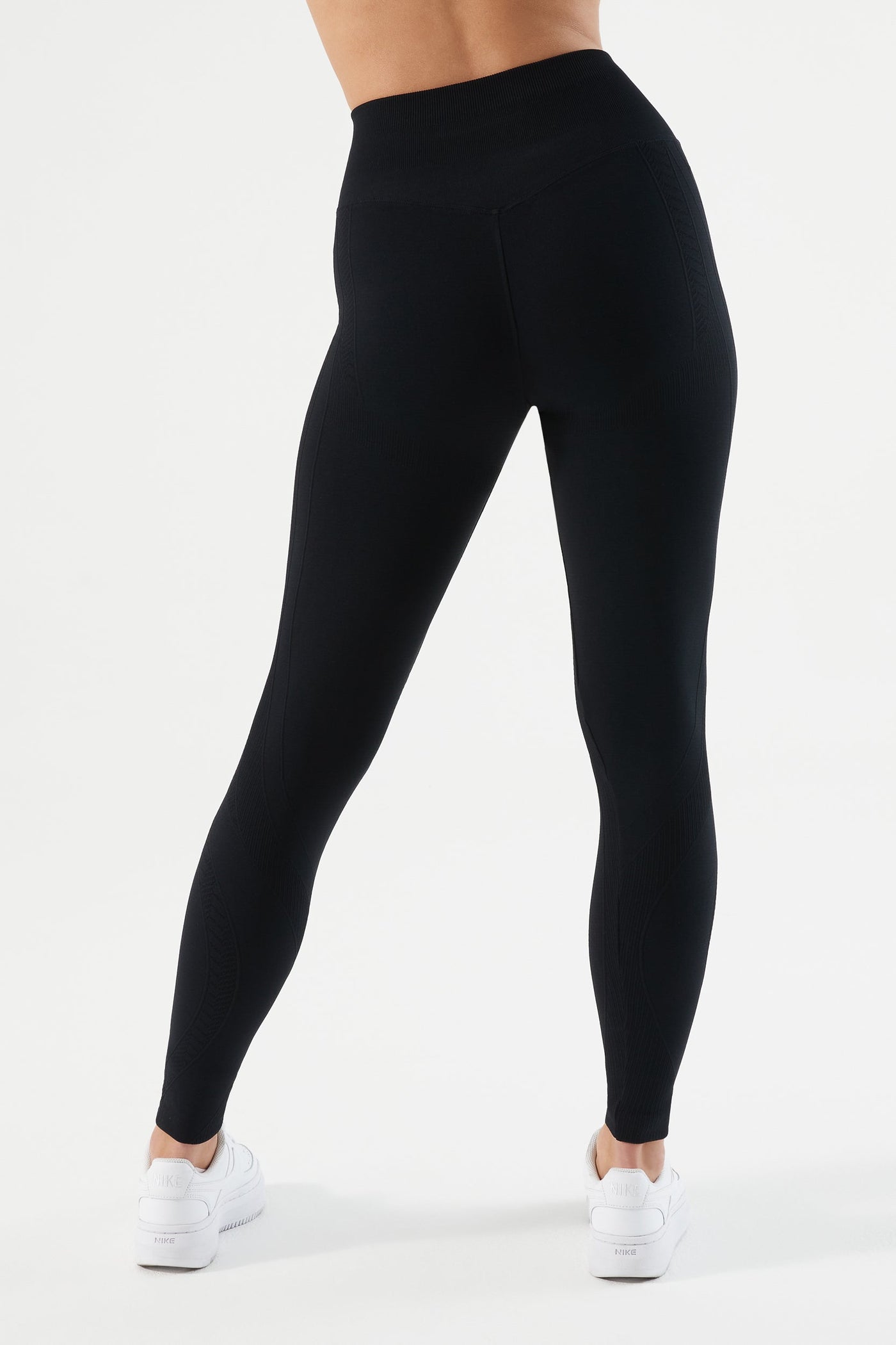 Wren Leggings – Seamless Waistband & Stay-Put Comfort