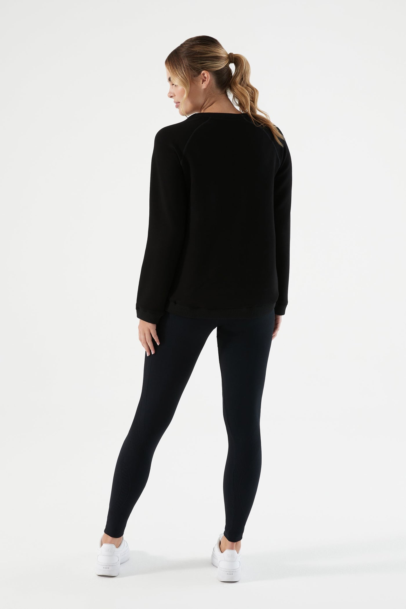 Sleek Crew – Softest Crewneck Sweatshirt for Women