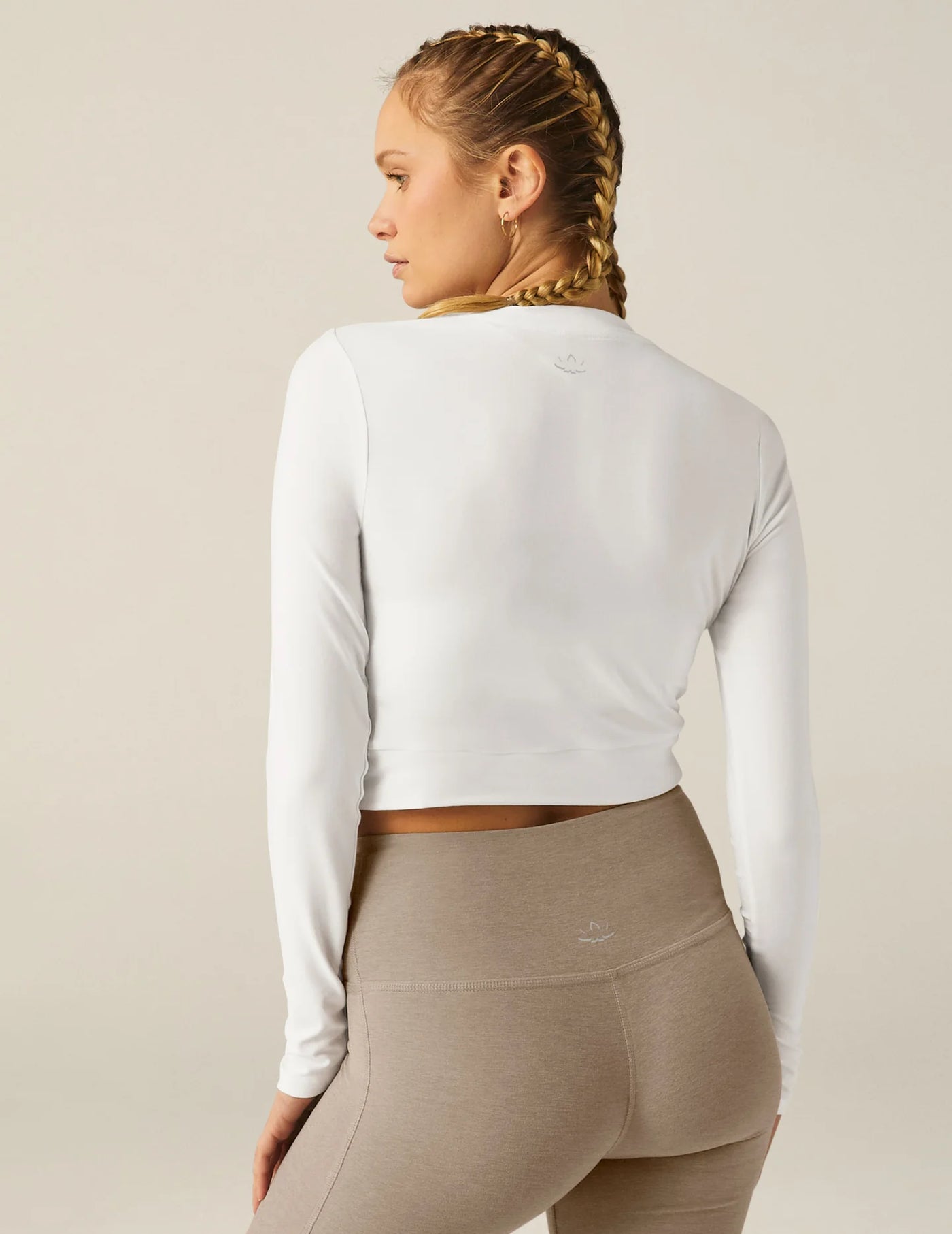 Beyond Yoga Featherweight Center Stage Cropped Long Sleeve