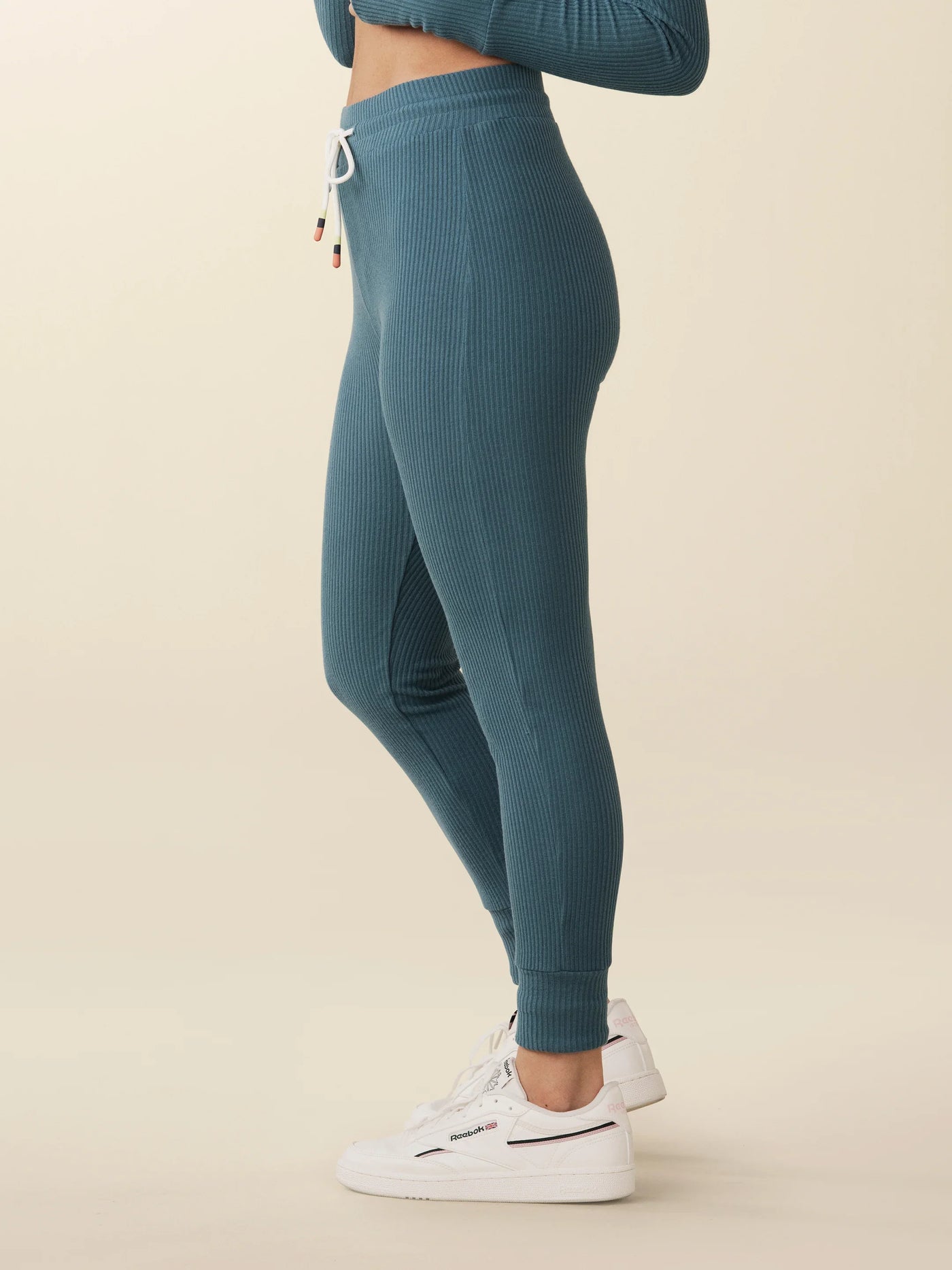 model wears cozy rib knit legging in teal