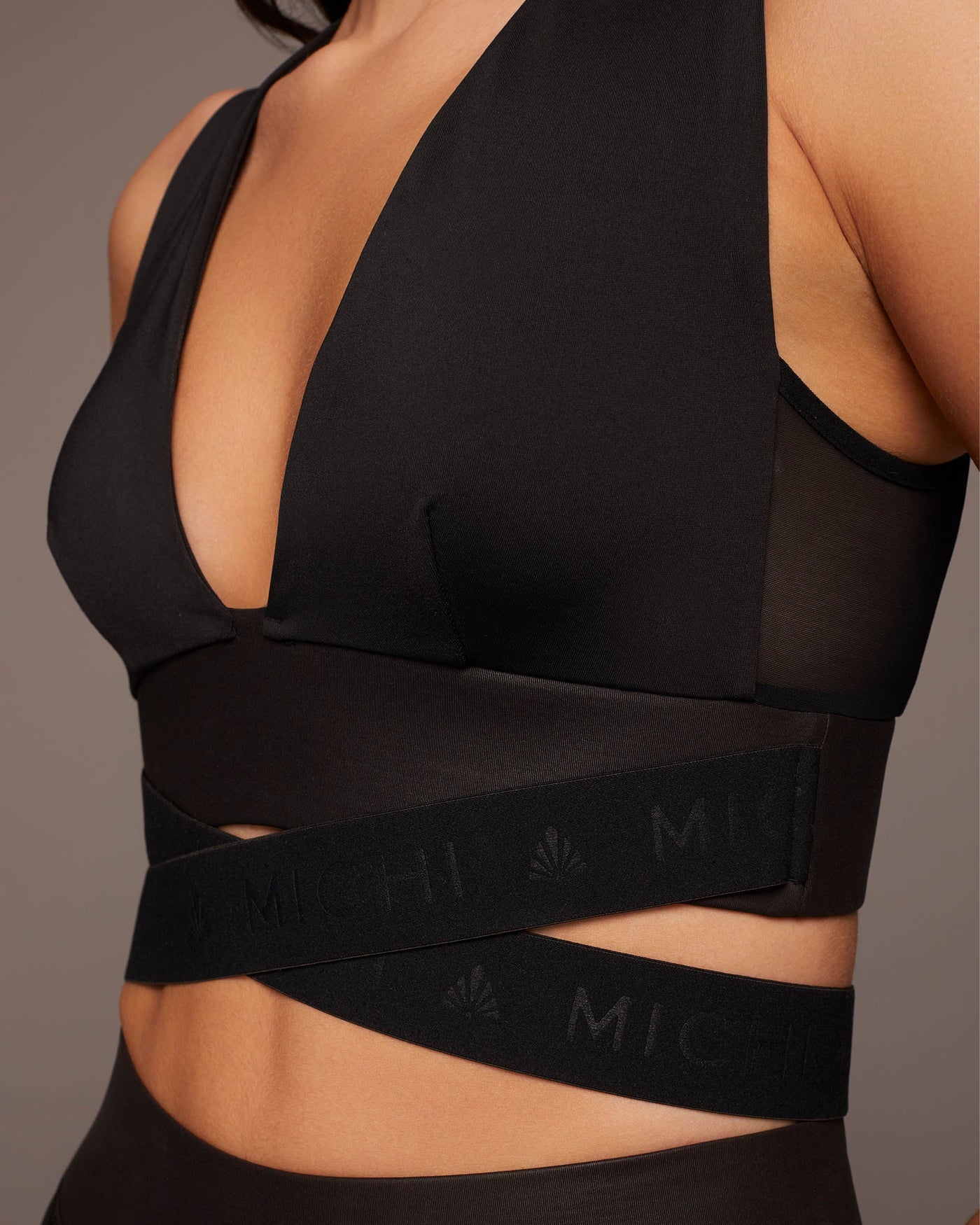 Hustle Longline Bra - Black