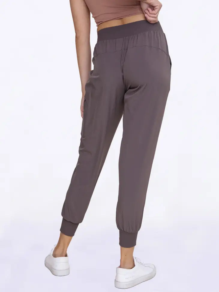 High-Waisted Capri Joggers - Cocoa