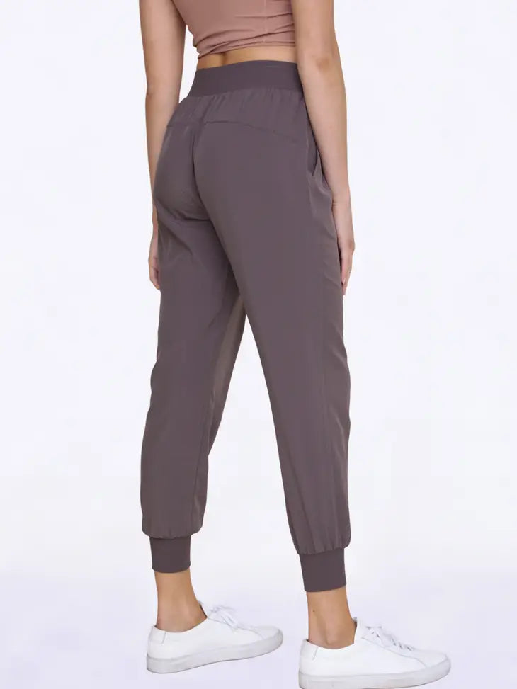 High-Waisted Capri Joggers - Cocoa